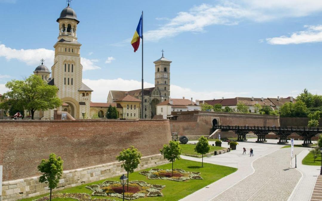 Hortenzia Alba Iulia Luaran gambar